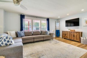 Hillsboro Hideaway with Private Hot Tub and Bunkhouse!